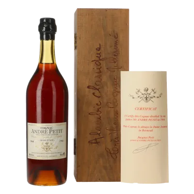 Andre Petit Grande Reserve de Famille Hors d'Age Cognac Millesime 1966 in Holzkiste